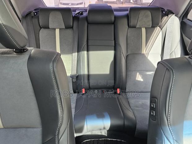 Toyota Crown 2017 Pearl