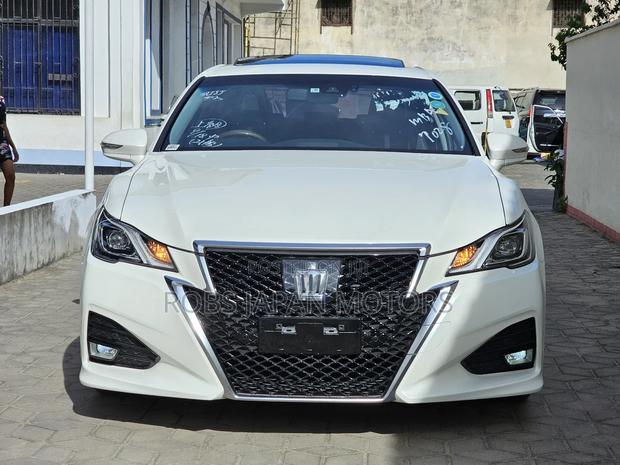 Toyota Crown 2017 Pearl