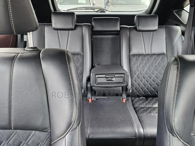 Toyota Harrier 2.0 2017 Black