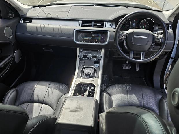 Land Rover Range Rover Evoque HSE 4x4 5-Door 2017 Pearl