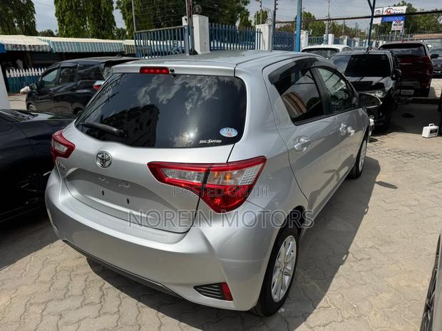 Toyota Vitz 2017 Gray