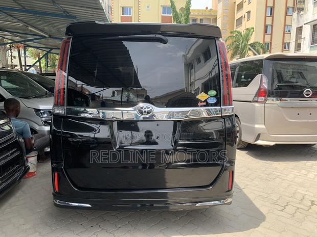 Toyota Noah 2.0 AWD (7 Seater) 2017 Black