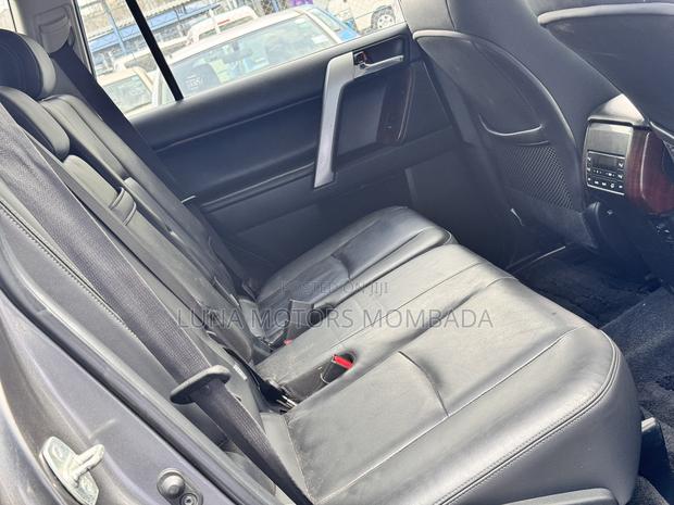 Toyota Land Cruiser Prado 2018 Gray
