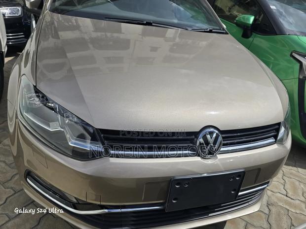 Volkswagen Polo 2017 Gold