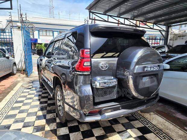 Toyota Land Cruiser Prado 2019 Gray