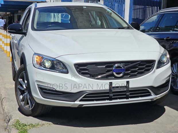 Volvo V60 T5 Premier AWD 2017 Pearl