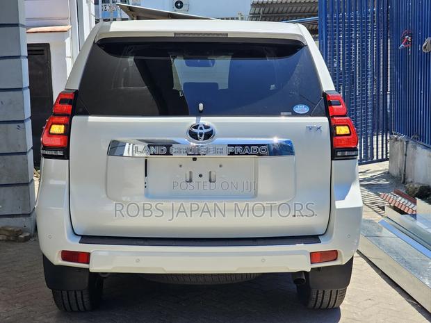 Toyota Land Cruiser Prado 2.7 2018 Off white