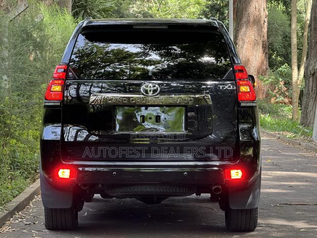 Toyota Land Cruiser Prado 2.8 2021 Black