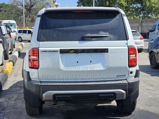 Toyota Land Cruiser Prado 2024 Pearl