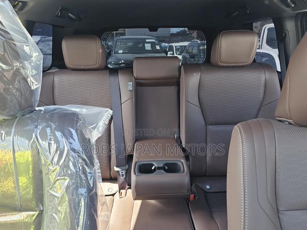 Toyota Land Cruiser Prado 2024 Pearl
