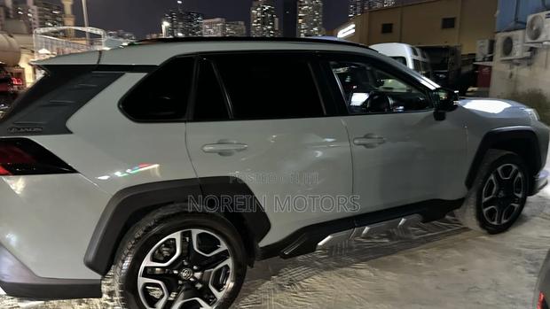 Toyota RAV4 2022 Green