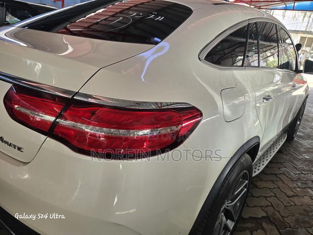 Mercedes-Benz GLE-Class 2020 Off white