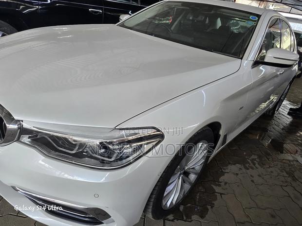 BMW 530i 2017 Off white