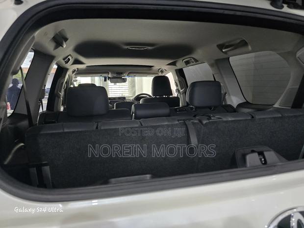 Toyota Land Cruiser Prado 2018 Off white