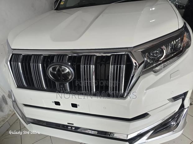 Toyota Land Cruiser Prado 2018 Off white