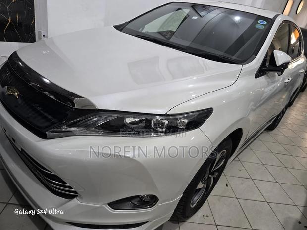Toyota Harrier 2018 Off white