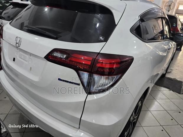 Honda Vezel 2017 Off white