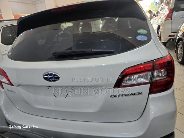 Subaru Outback 2018 Off white