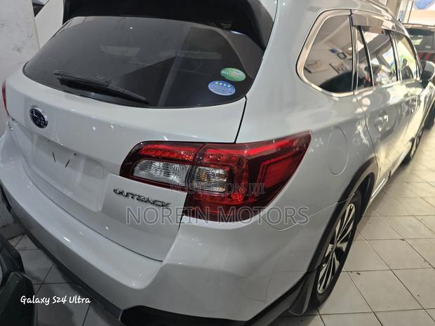 Subaru Outback 2018 Off white