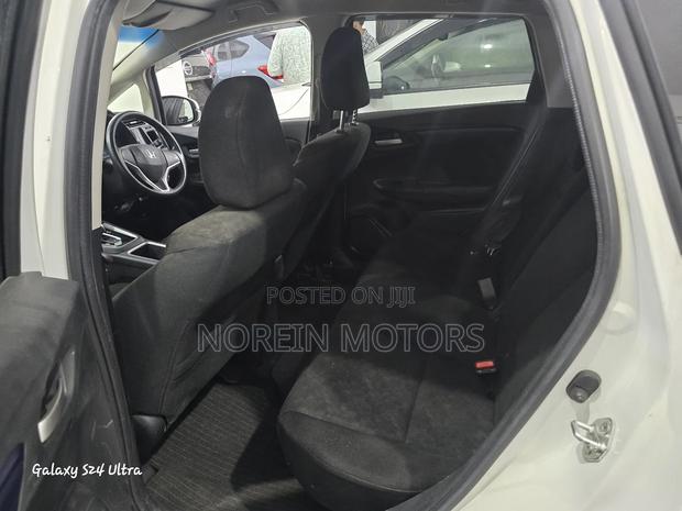 Honda Fit Shuttle 2018 Off white