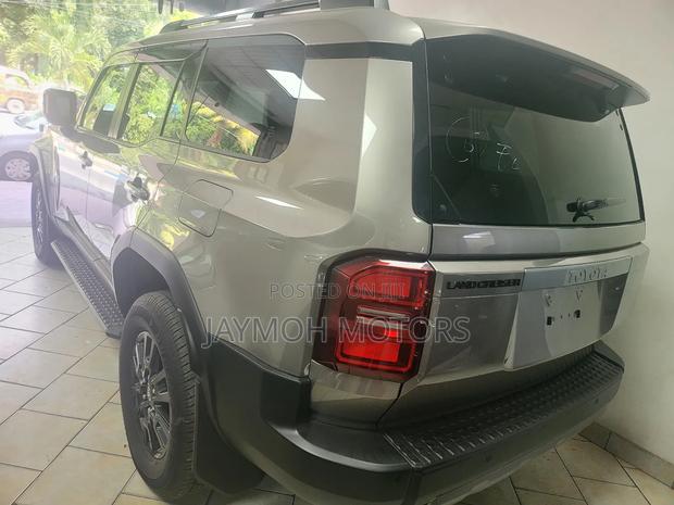 Toyota Land Cruiser Prado 2024 Gold