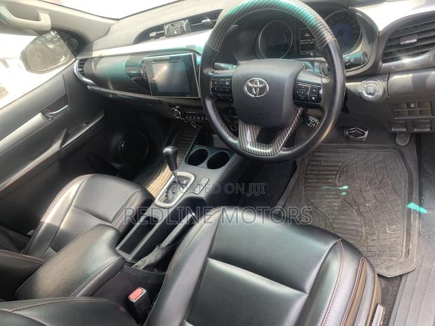 Toyota Hilux SR5+ 4x4 2017 Black