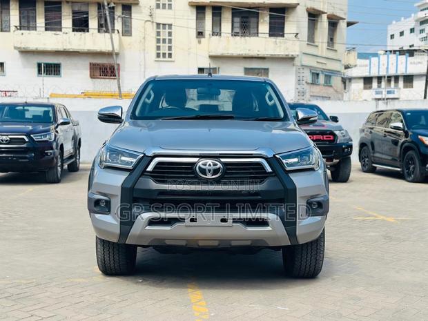 Toyota Hilux Revo Double Cab Deisel 2.8 AWD 2017 Silver