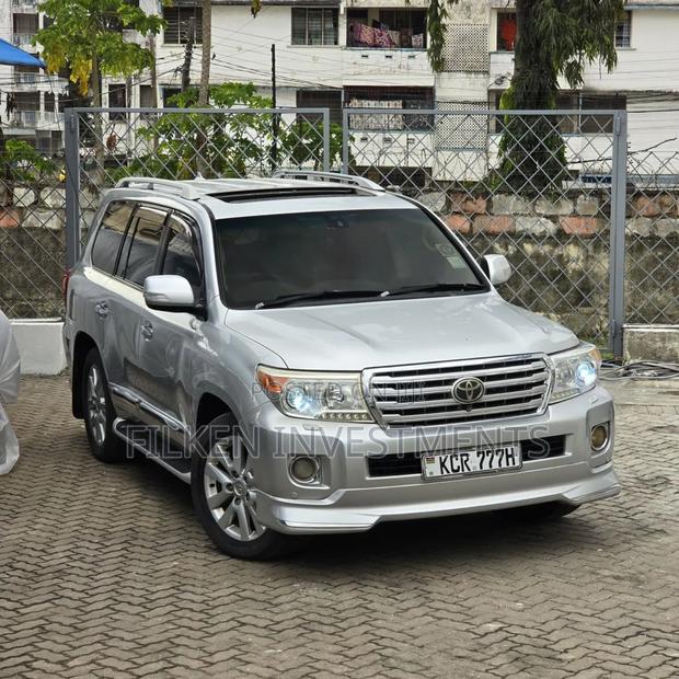 Toyota Land Cruiser 4.6 V8 ZX 2012 Silver