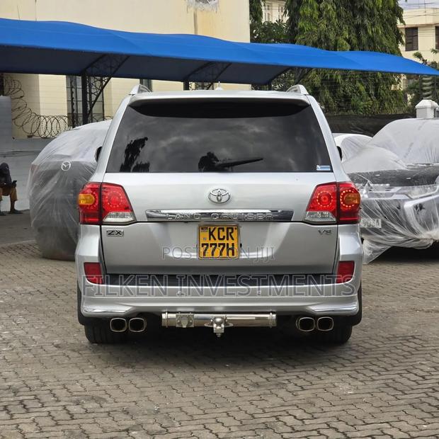 Toyota Land Cruiser 4.6 V8 ZX 2012 Silver