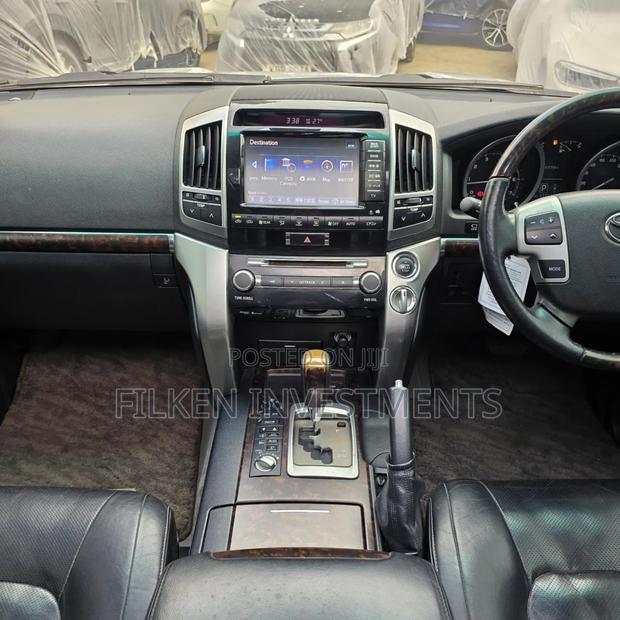 Toyota Land Cruiser 4.6 V8 ZX 2012 Silver