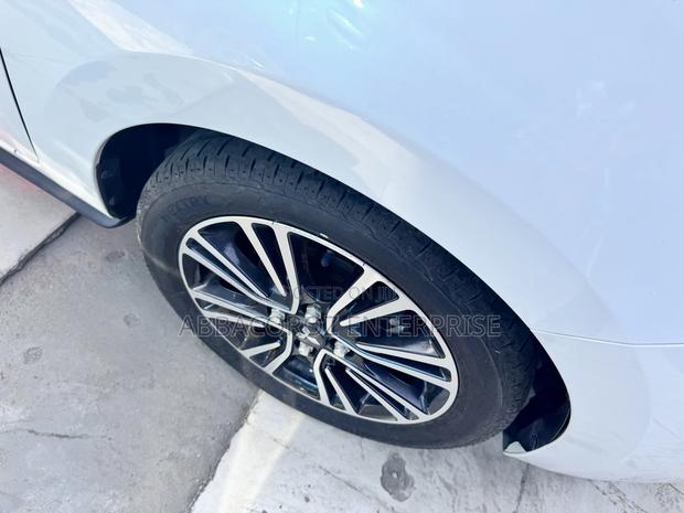 Mitsubishi Mirage ES 2018 Pearl