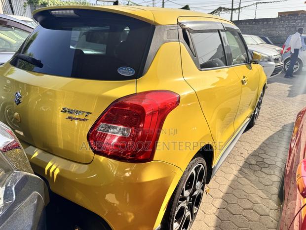 Suzuki Swift 2018 Yellow