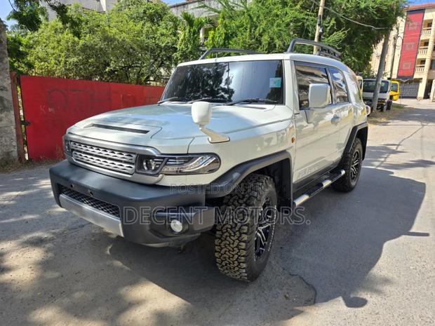 Toyota FJ Cruiser 2018 White