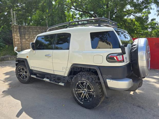 Toyota FJ Cruiser 2018 White