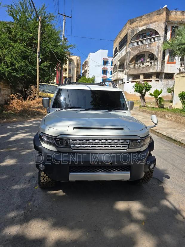 Toyota FJ Cruiser 2018 White