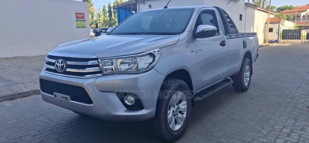 Toyota Hilux 2018 Gray