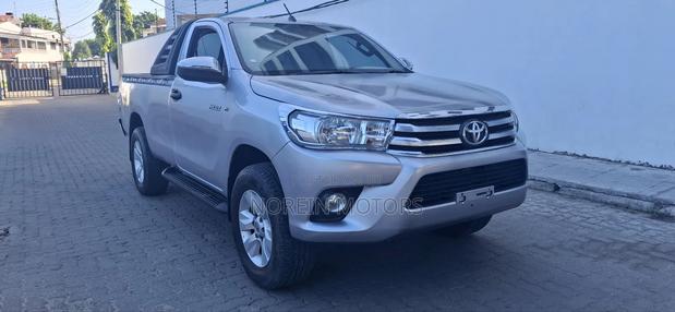 Toyota Hilux 2018 Gray