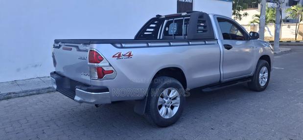 Toyota Hilux 2018 Gray