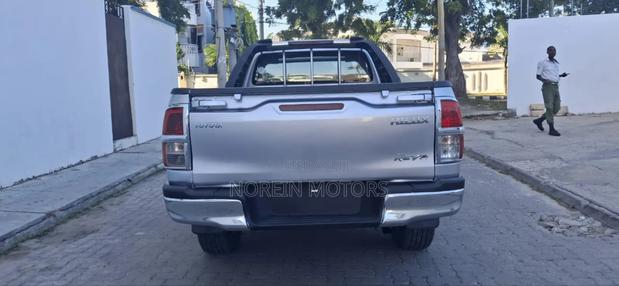 Toyota Hilux 2018 Gray