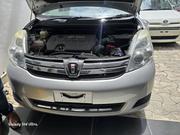 Toyota ISIS 2015 Silver for sale