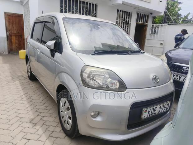 Toyota Porte 2015 Silver