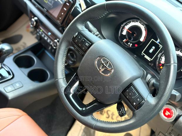 Toyota Hilux 2019 White