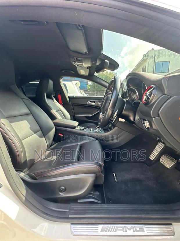 Mercedes-Benz C-Class 2017 Off white