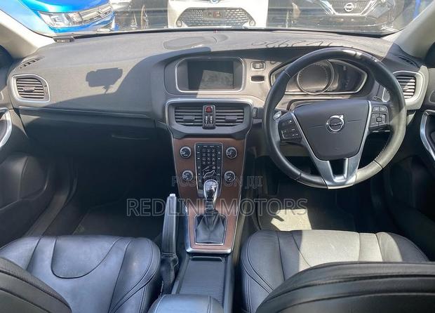 Volvo V40 2017 Black