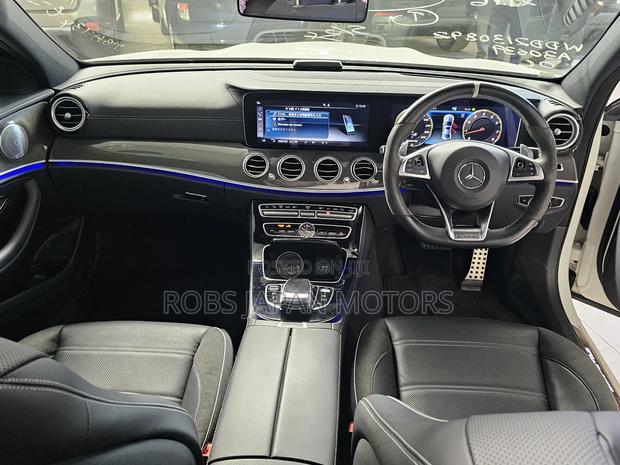 Mercedes-Benz E63 2017 Off white
