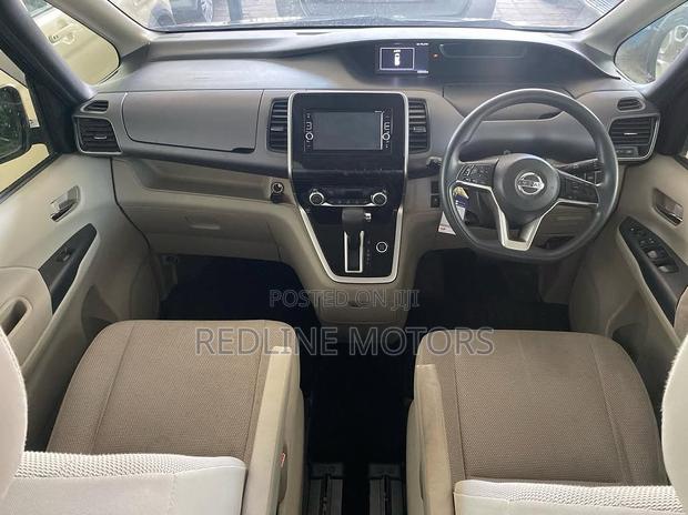 Nissan Serena 2017 Blue