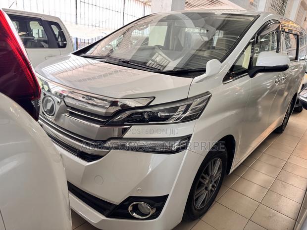 Toyota Vellfire 2017 White