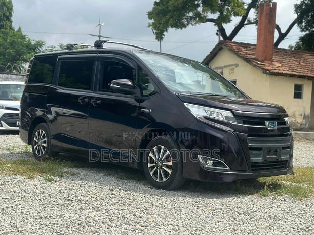 Toyota Voxy 2018 Purple