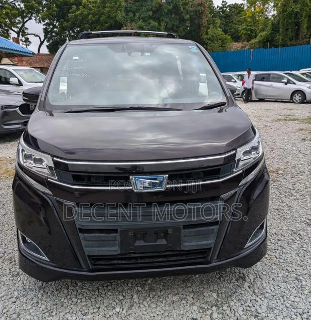 Toyota Voxy 2018 Purple