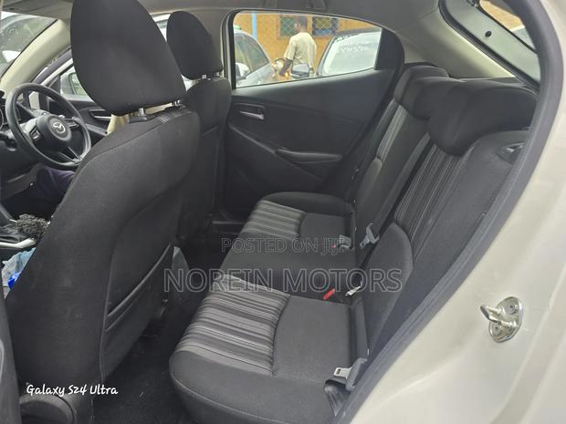 Mazda Demio 2017 Pearl